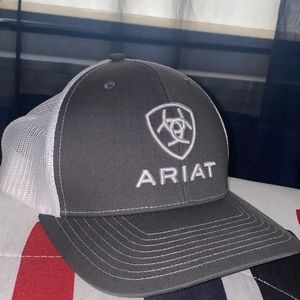 BRAND NEW ARIAT HAT